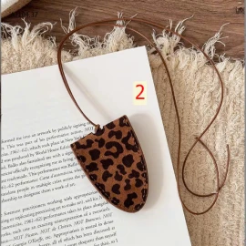 Kẹp kính đeo cổ -sỉ 48k