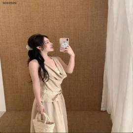 Váy cổ yếm 520k