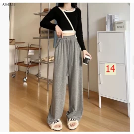 Quần ống rộng màu trắng ngà in hình mèo con, kiểu dáng mềm mại - giá 80k