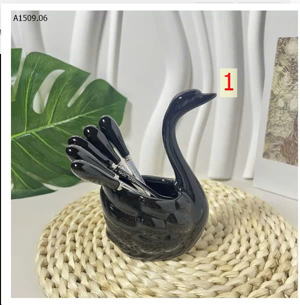 MÀU