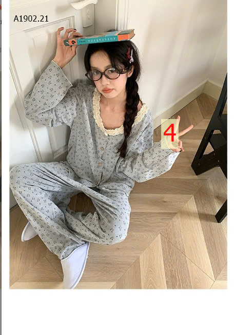 MÀU 4