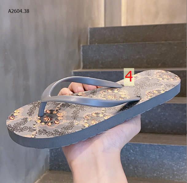 MÀU 4