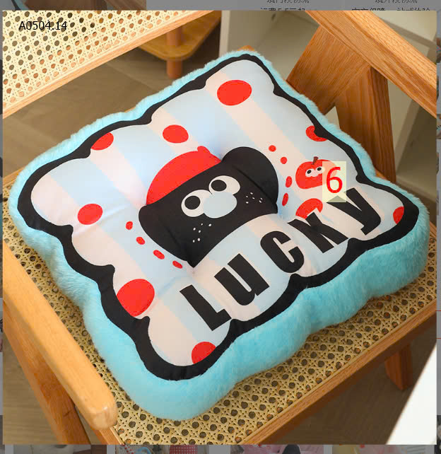 MÀU