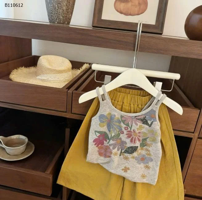 Áo sát nách in hình bé gái kết hợp cùng quần short hoạ tiết giọt mưa - sỉ 129k