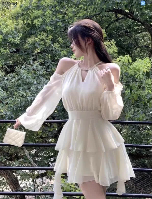 Váy cố yếm đính đá eo thon váy ngắn voan - 260,000