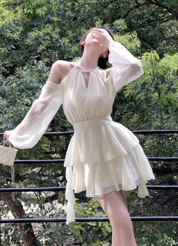 Váy cố yếm đính đá eo thon váy ngắn voan - 260,000