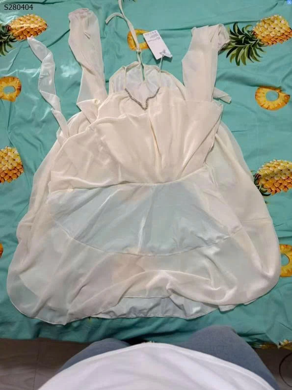 Váy cố yếm đính đá eo thon váy ngắn voan - 260,000