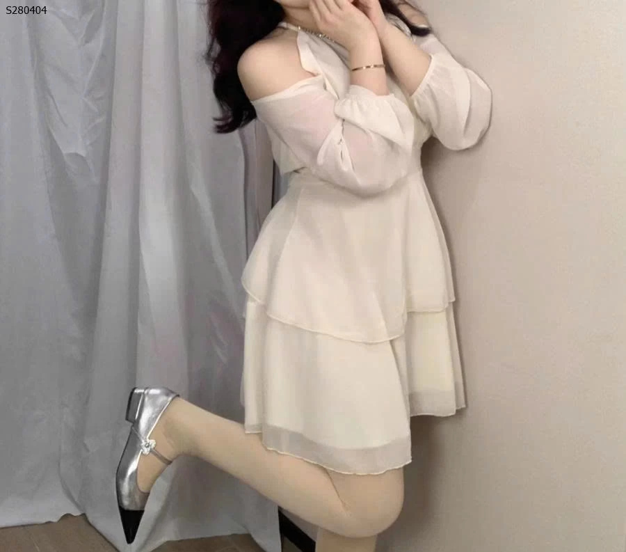 Váy cố yếm đính đá eo thon váy ngắn voan - 260,000