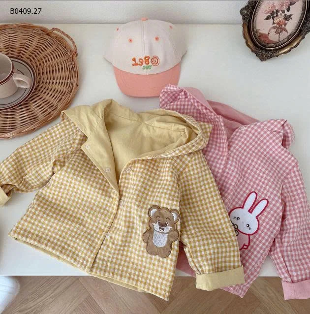 Áo khoác  hai mặt họa tiết gấu và kẻ caro cho bé- sỉ 155k
