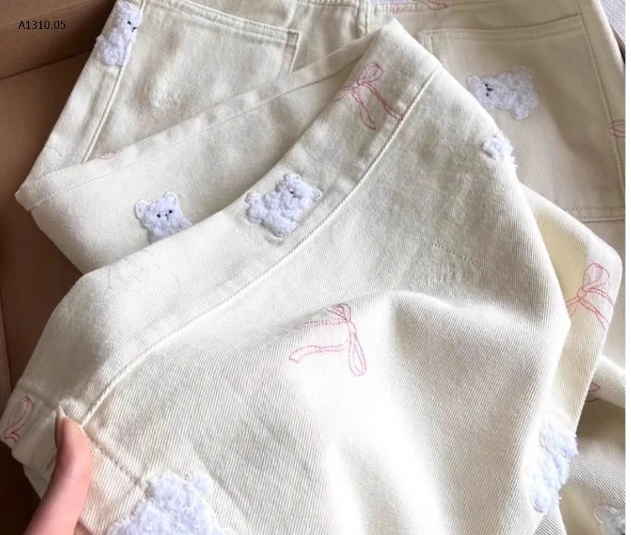 QUẦN JEAN SUÔNG NƠ THÊU GẤU- sỉ 170k