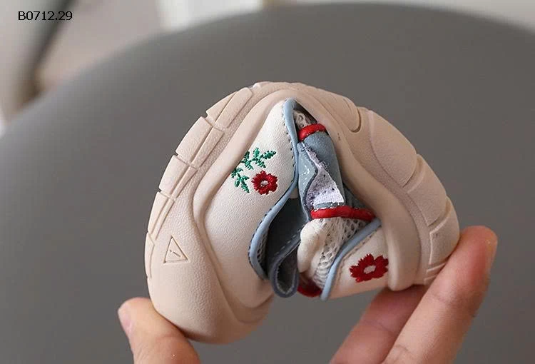 Sandal bé gái mùa hè – xinh xắn & năng động-sỉ Sz 21-25 : 155k           Sz 26-30 : 163k