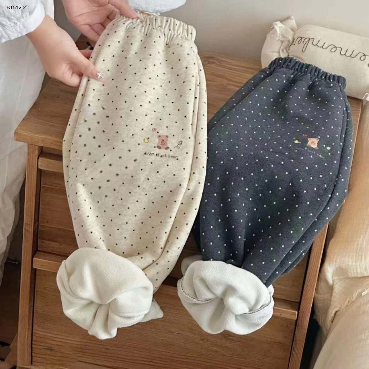 QUẦN NỈ GẤU CHẤM BI- sỉ 140k