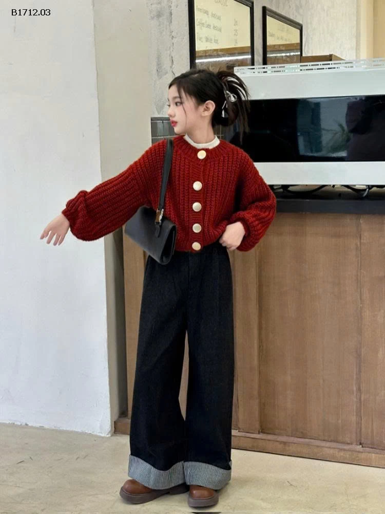 ÁO KHOÁC LEN ĐỎ & JEANS SUÔNG BÉ GÁI- Giá sỉ áo: 225k quần: 190k