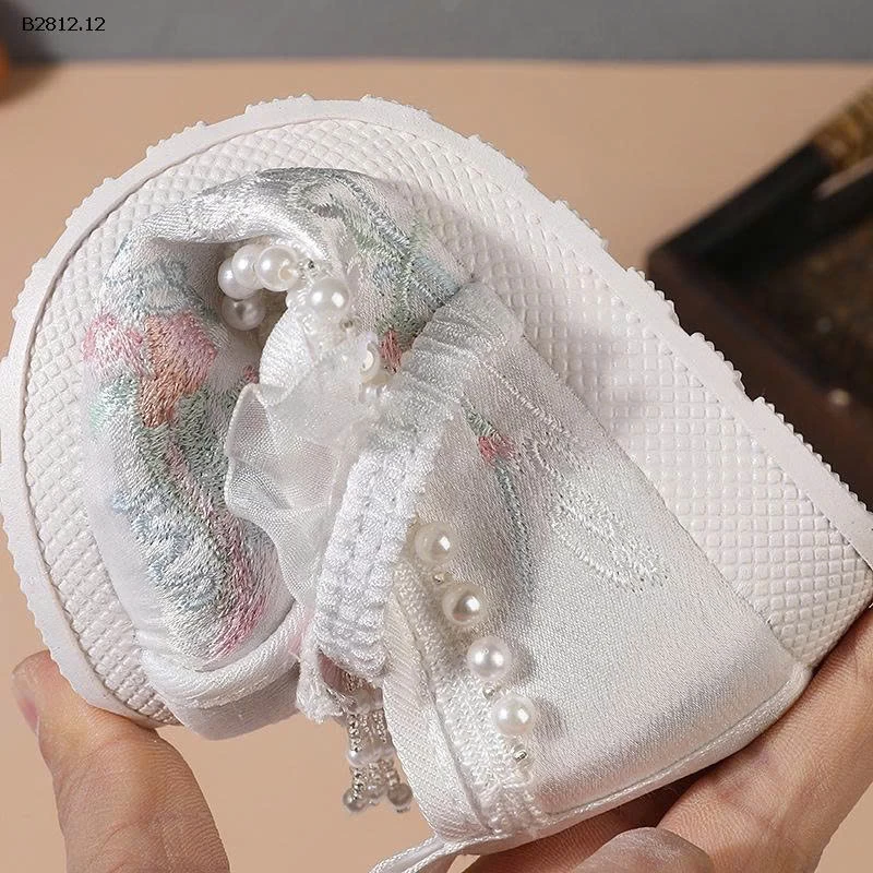 GIÀY THÊU HOA ĐÍNH NGỌC CỔ TRANG-Giá sỉ 135k