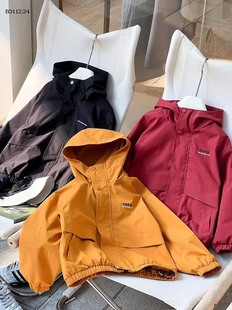 Áo khoác gió có mũ in chữ cho bé nhà  Elmo Baby Kids AMBB-Giá sỉ  sz 90-150 : 283k Sz 160 : 310k Sz 170 : 340k