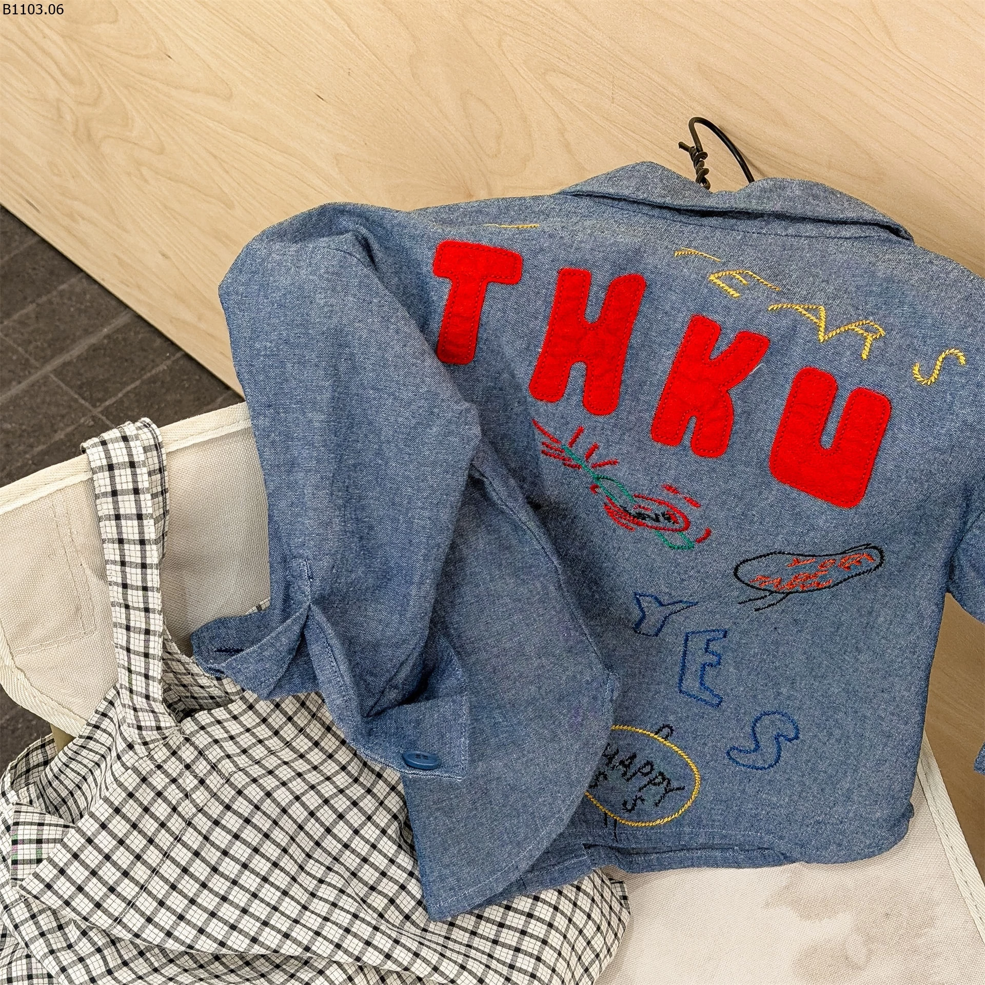 SƠ MI ĐUÔI TÔM THÊU CHỮ 7021 ADBABY sỉ 255k