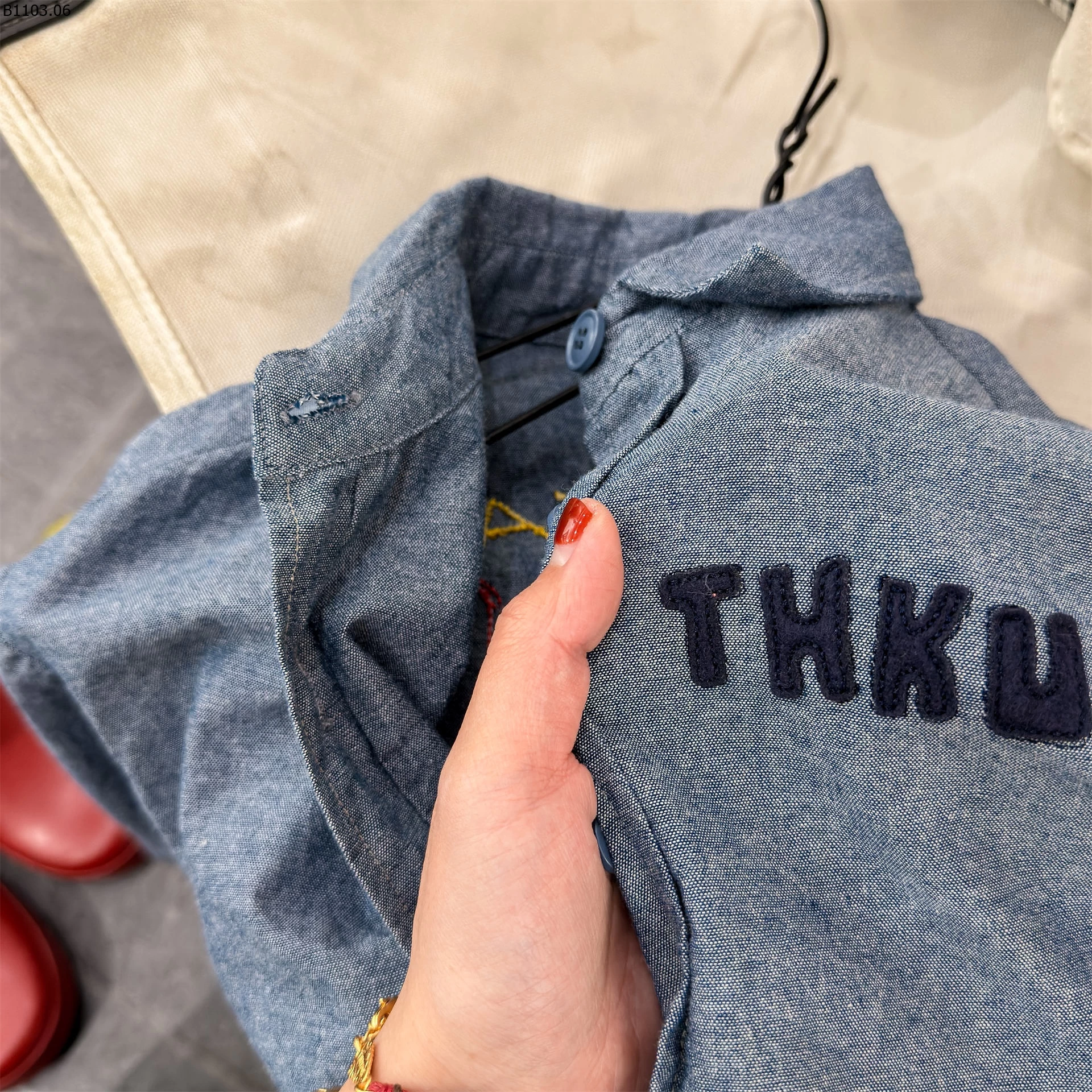 SƠ MI ĐUÔI TÔM THÊU CHỮ 7021 ADBABY sỉ 255k